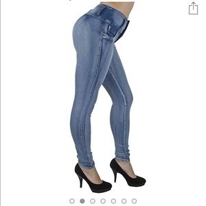 “Colombian Style Butt Lifting” Skinny Jeans